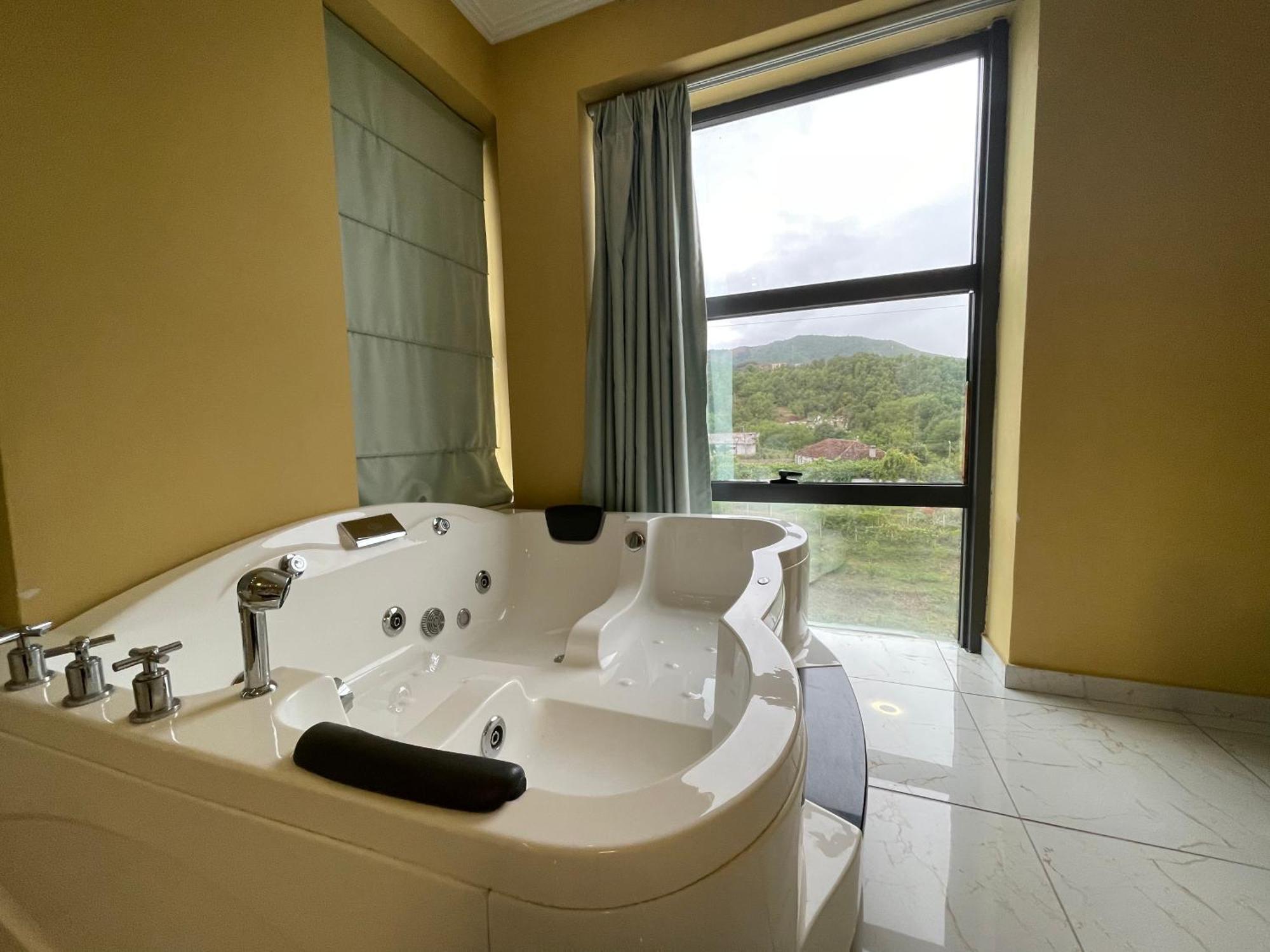 Hotel Kthella Resort Rreshen 外观 照片