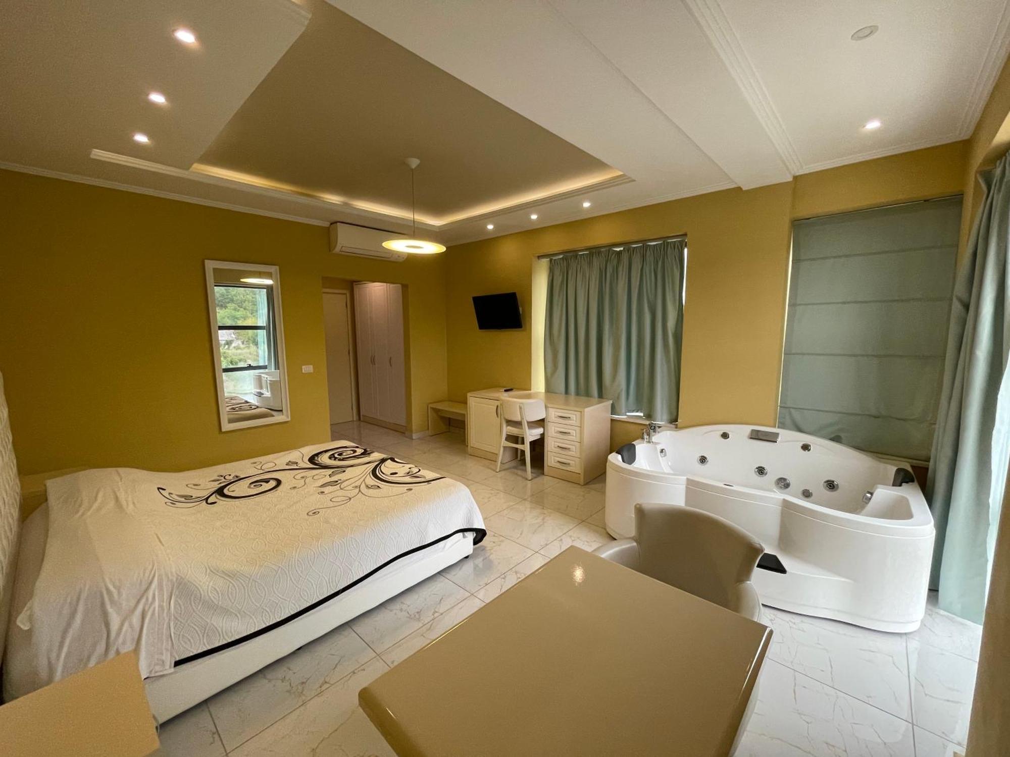 Hotel Kthella Resort Rreshen 外观 照片