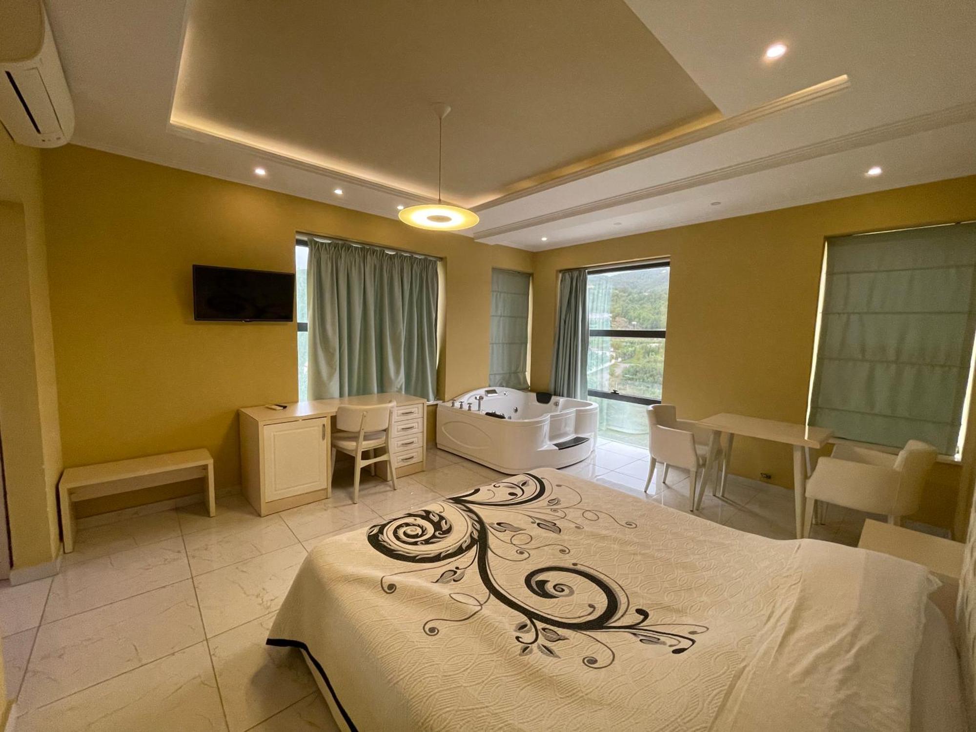 Hotel Kthella Resort Rreshen 外观 照片