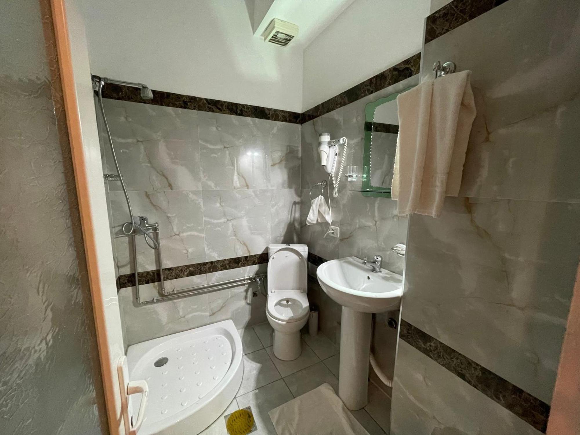 Hotel Kthella Resort Rreshen 外观 照片