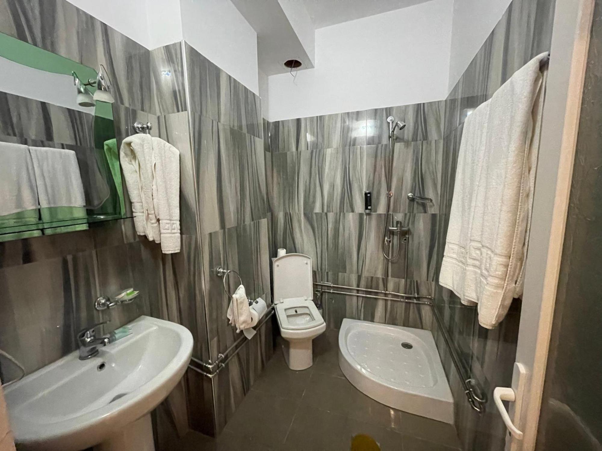 Hotel Kthella Resort Rreshen 外观 照片