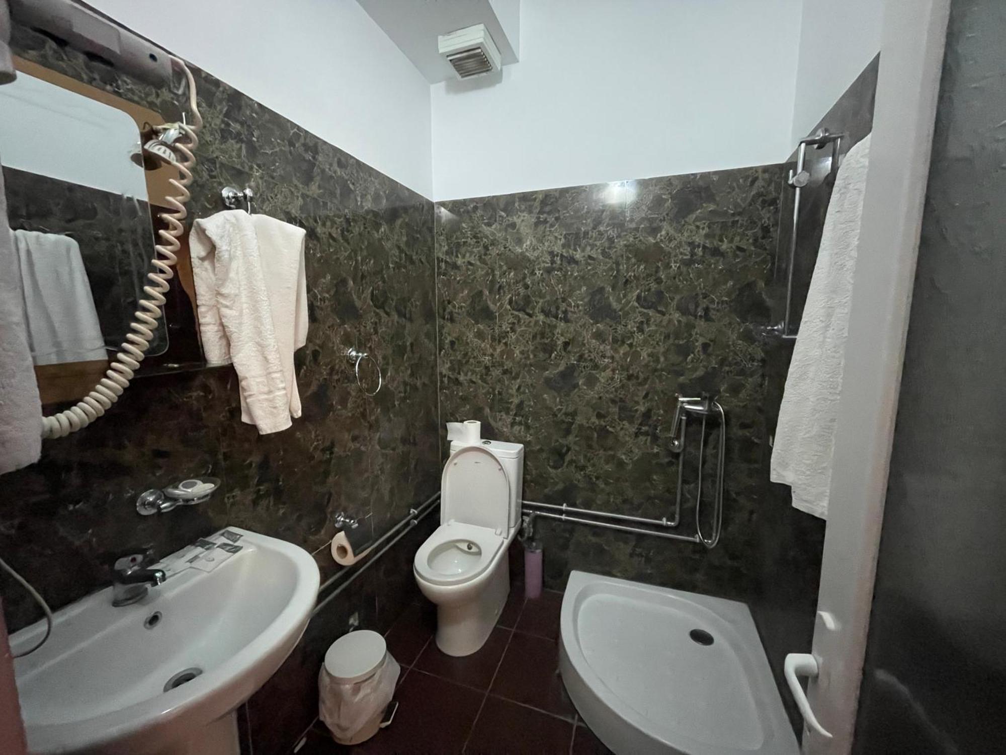 Hotel Kthella Resort Rreshen 外观 照片